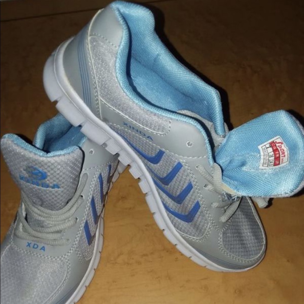Size 7 Sneakers